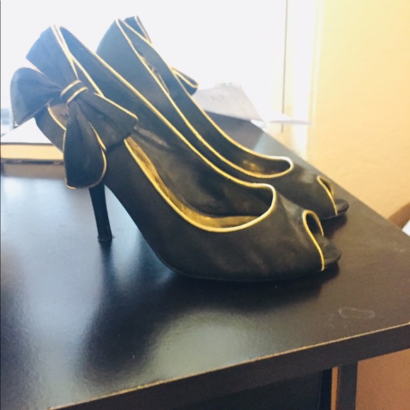 ASOS x Shiekh Gold Bow Peep Toe Black Heels - Picture 6 of 7